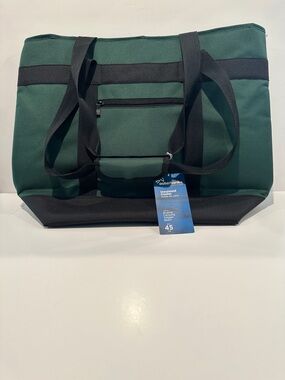 NWT Outerbanks Insulated Cooler Bag holds up to 45 cans of your favorite drinks